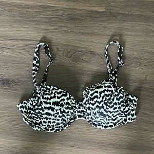 VENUS Black and White Zigzag Bikini